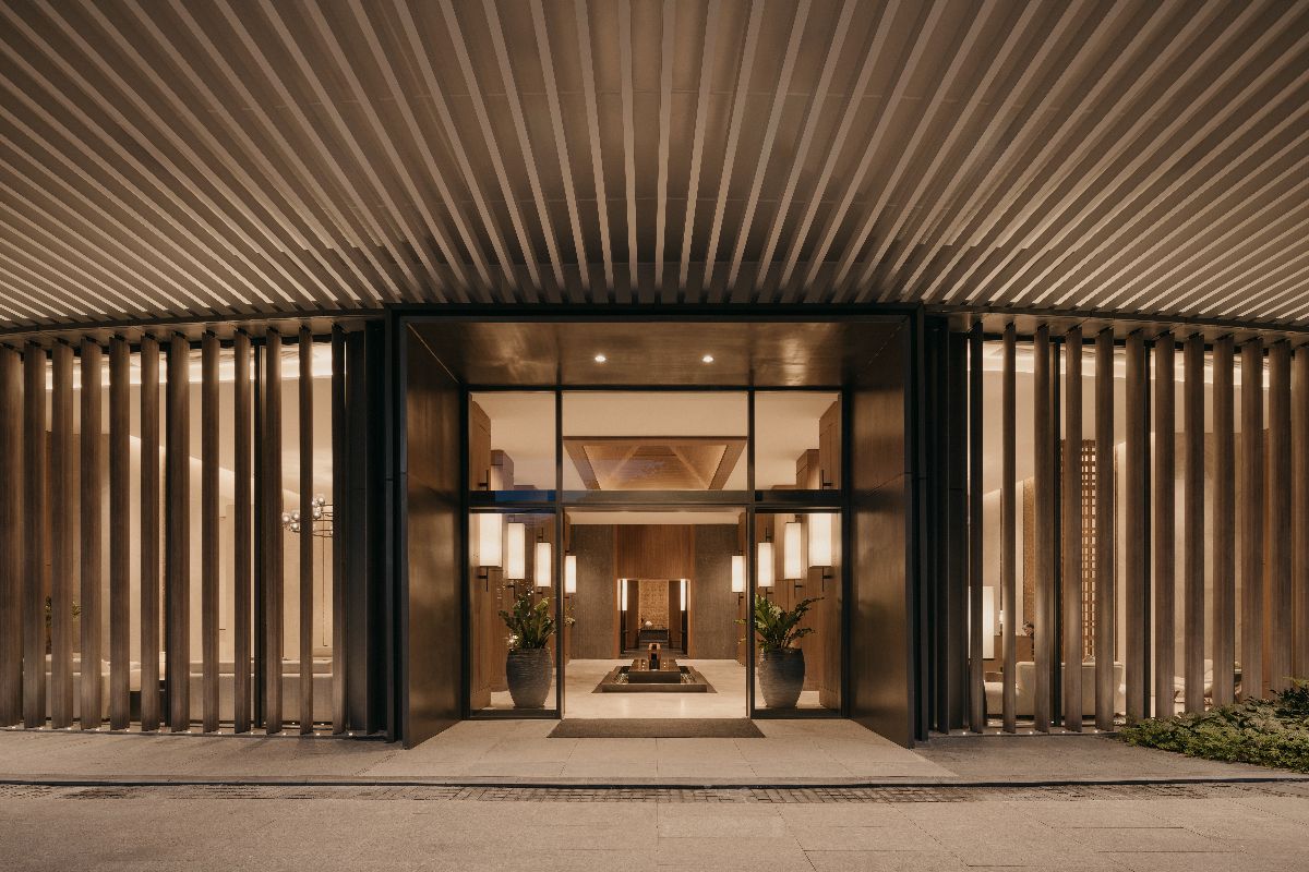 A Guide to Luxury Property Management vs. Standard Services